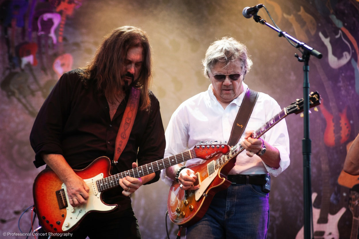 Kenny Lee Lewis performing alongside Steve Miller