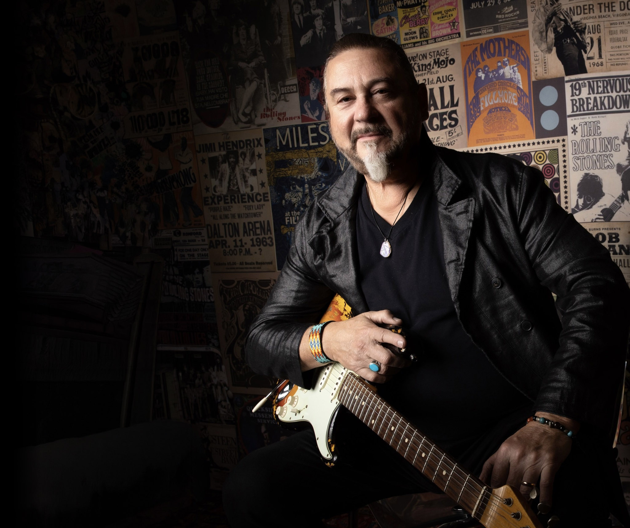 Kenny Lee Lewis with guitar